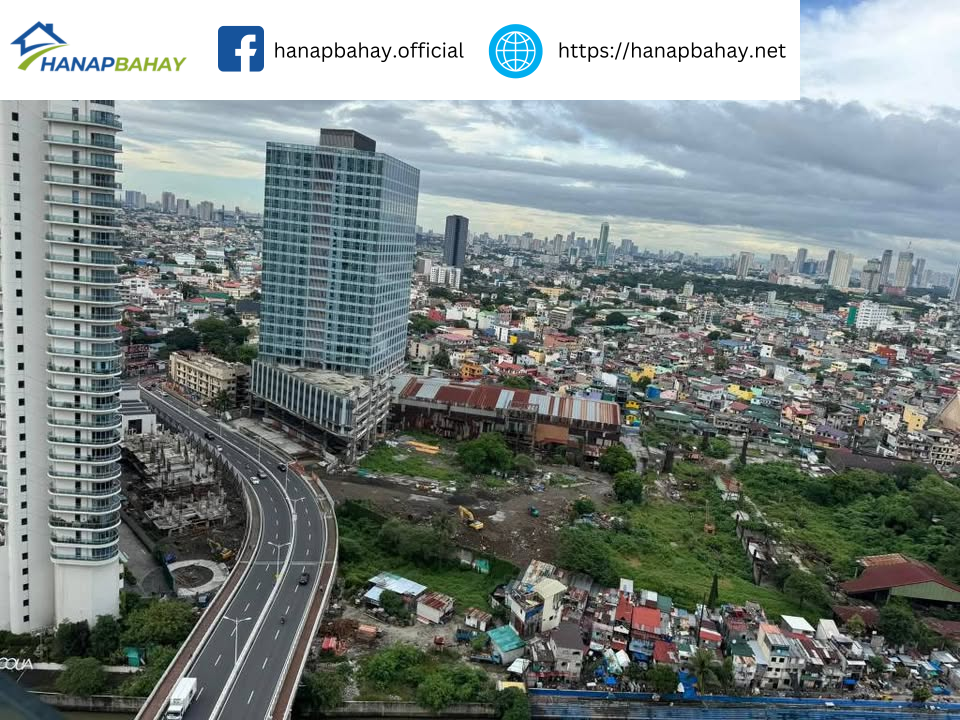 luxury corner unit with parking in Rockwell