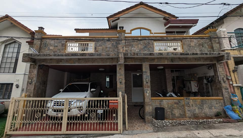 Fully solar-powered house for sale in Quezon City, House with ensuite bathrooms in Bloomfield’s Subdivision
